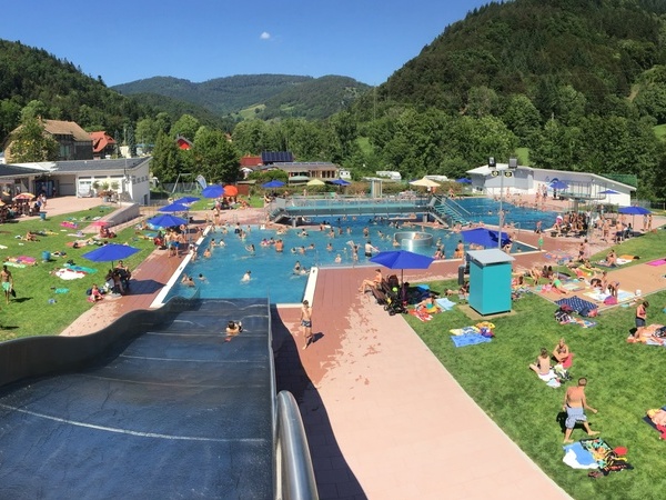  Bildnachweis: Schwimmbad Sch�nau