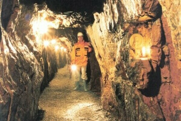  Bildnachweis: Mit freundlicher Genehmigung des Bergwerk Frischgl�ck in Neuenb�rg