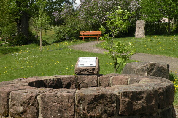 Schachtbrunnen Bildnachweis: Mit freundlicher Genehmigung der Gemeinde Seewald Schachtbrunnen Bildnachweis: Mit freundlicher Genehmigung der Gemeinde Seewald